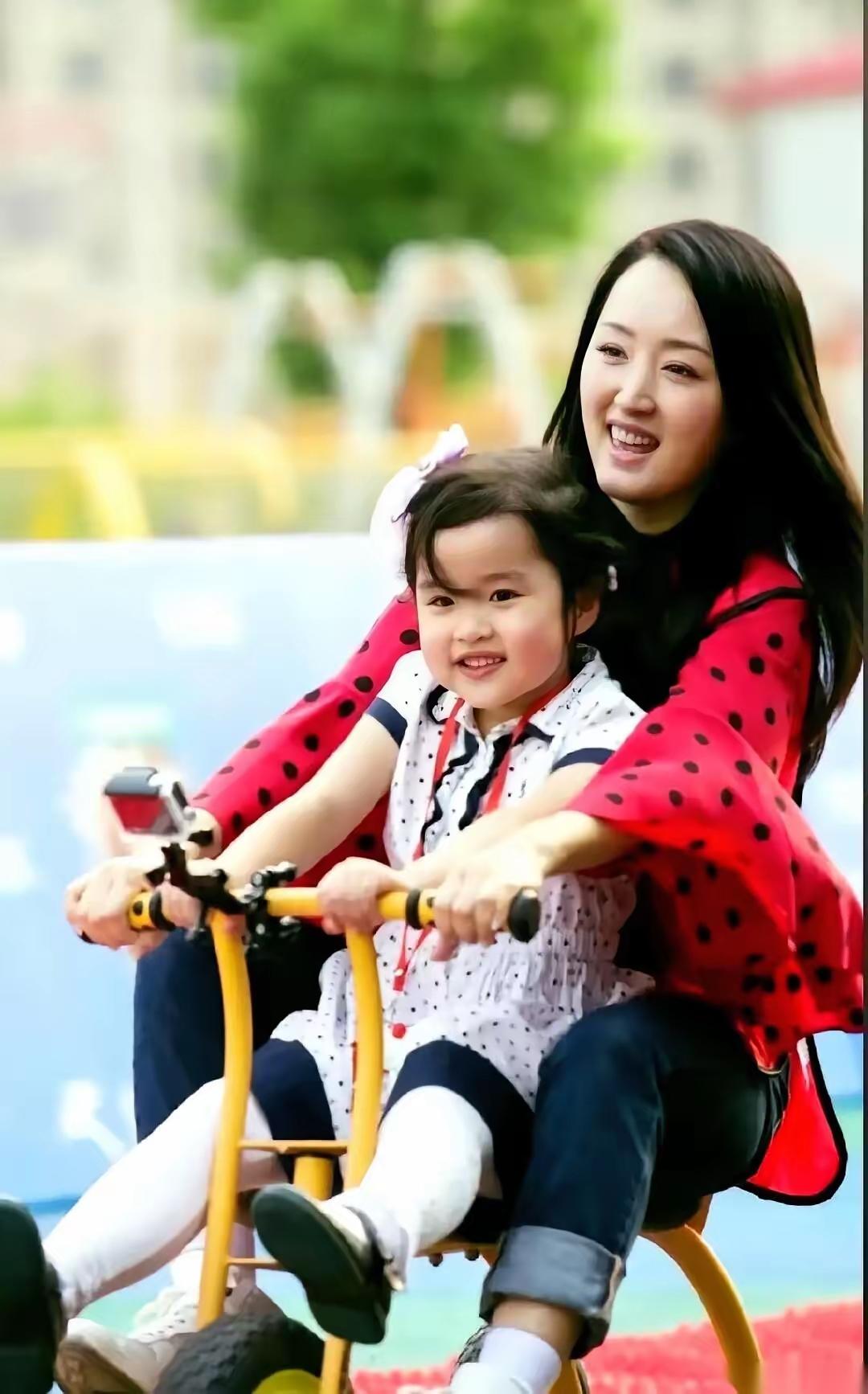 我真的被杨钰莹的通透狠狠戳中了！都54岁了还被追问“有没有孩子”，换别人早