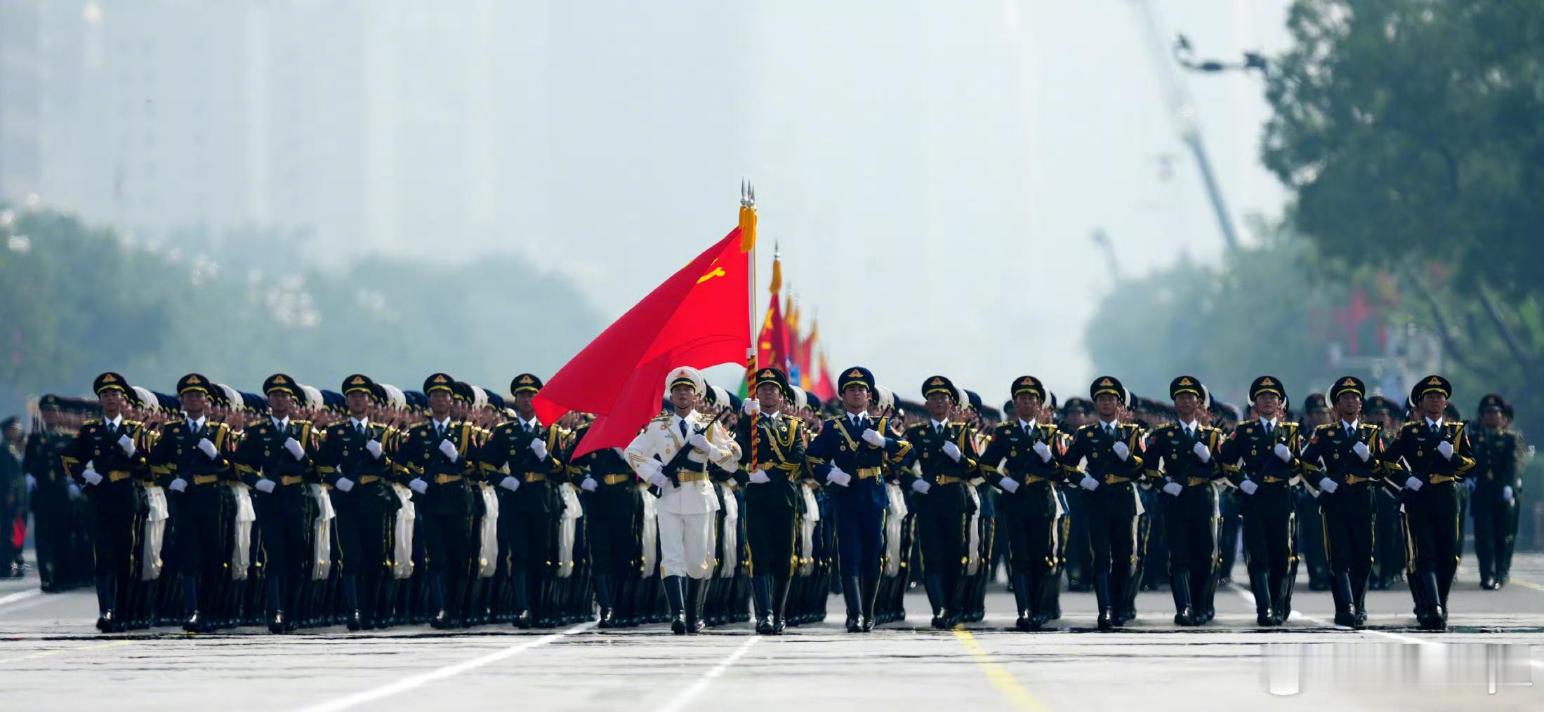 看完阅兵到现在都觉得热血沸腾，祝祖国永远繁荣昌盛🇨🇳法新社出图东风61新华社