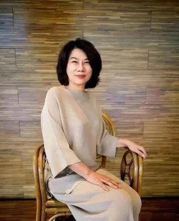 董明珠上门讨42万货款，经销商却说：再发50万的货，卖完一起结。董明珠灵机一动，
