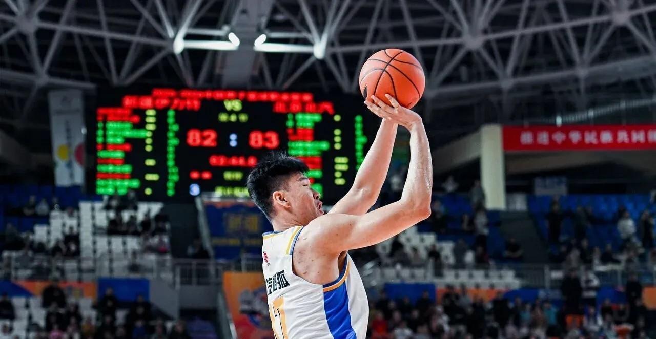 北京男篮主场85-91不敌浙江广厦遭遇赛季首败的比赛中，北京男篮仅9人有登场记录