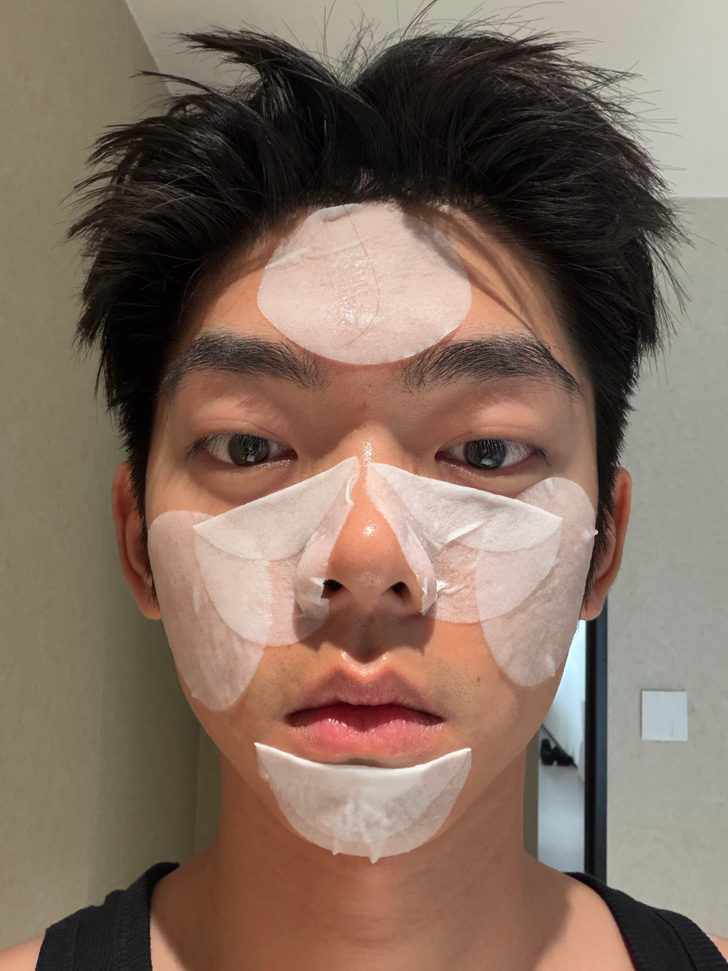 剪短烫头去了……油皮夏天做不了长刘海阴郁男！