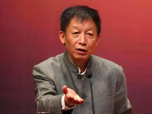 易中天走的时候，说武大的天气不好，现在一想，完全明白了！易中天在武大教书