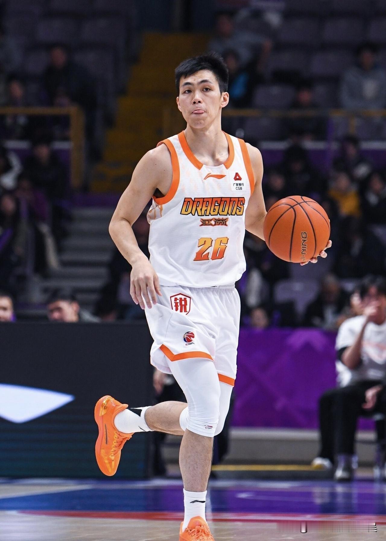 庞峥麟29分全场最高分！国家男篮主教练郭士强现场观战！江苏88-68大胜新疆