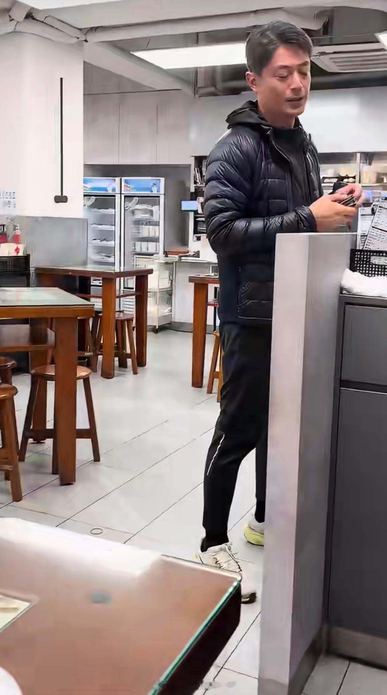 偶遇霍建华他还给我买单了怎么有种偶遇班主任的感觉