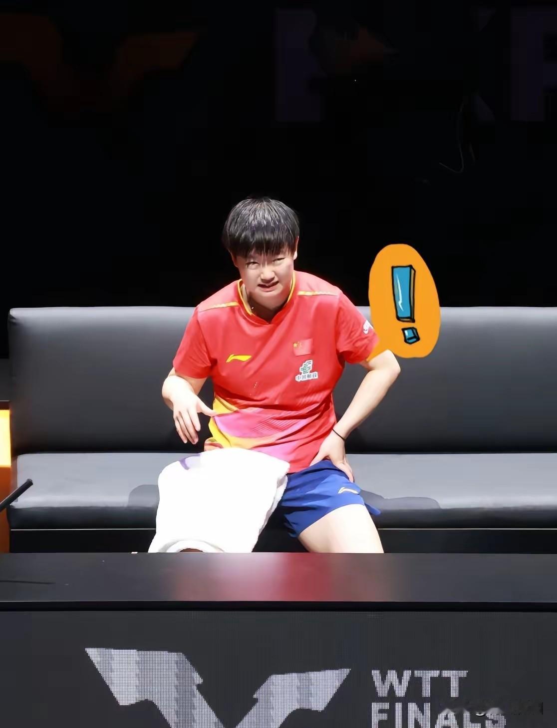 看着孙颖莎脚缠绷带在混双决赛里挪步救球，我心揪了一下。这姑娘27小时连打5场比赛