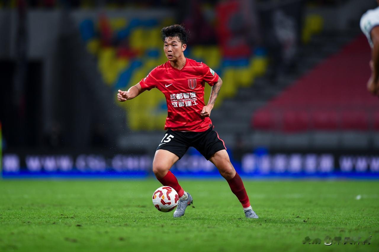 成都蓉城这两天动静好大！除了主帅徐正源确认不与俱乐部续约外！又传出多名主力球员即