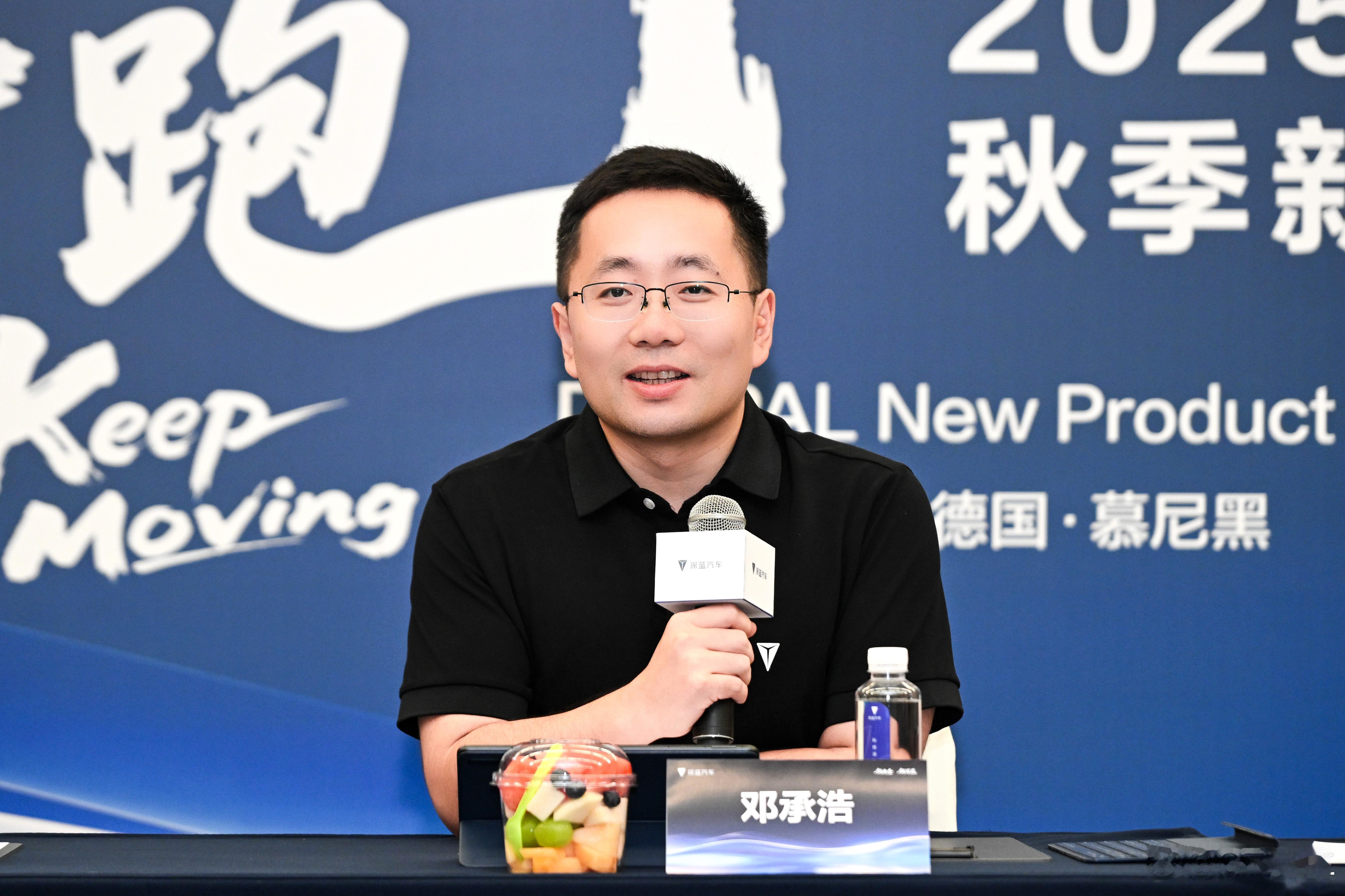 “邓姜组合”，强强联手！近日，深蓝汽车正式宣布姜海荣出任CEO，携手董事长邓承浩