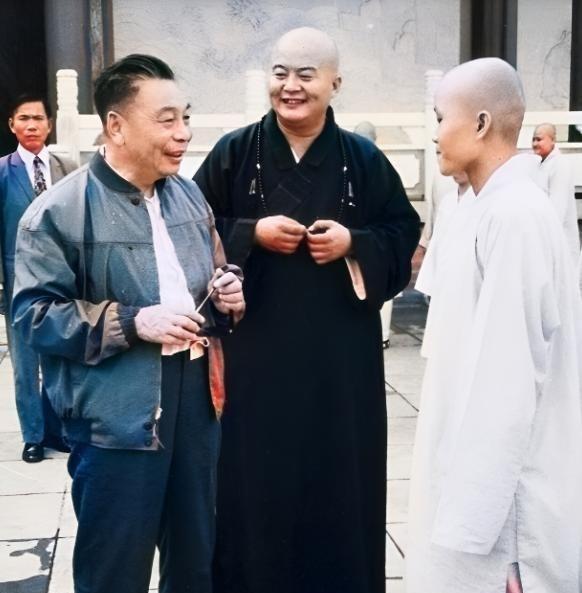 1978年3月，蒋经国当选后，他来到佛光山大雄宝殿上香礼佛。礼毕，蒋经国与星