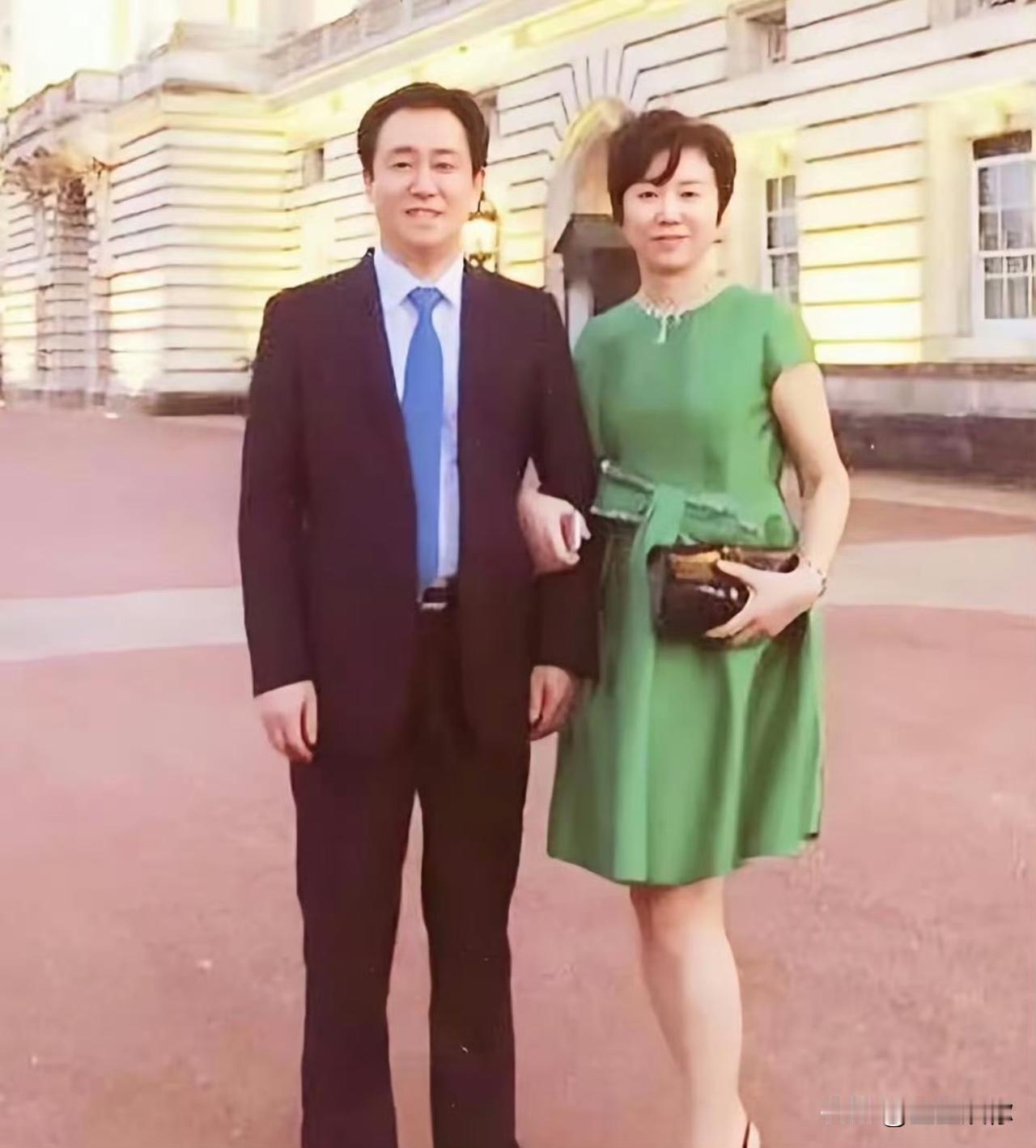 许家印出事之后，前妻丁玉梅在伦敦那栋价值18亿的七层豪宅，遭到司法冻结，既不能出