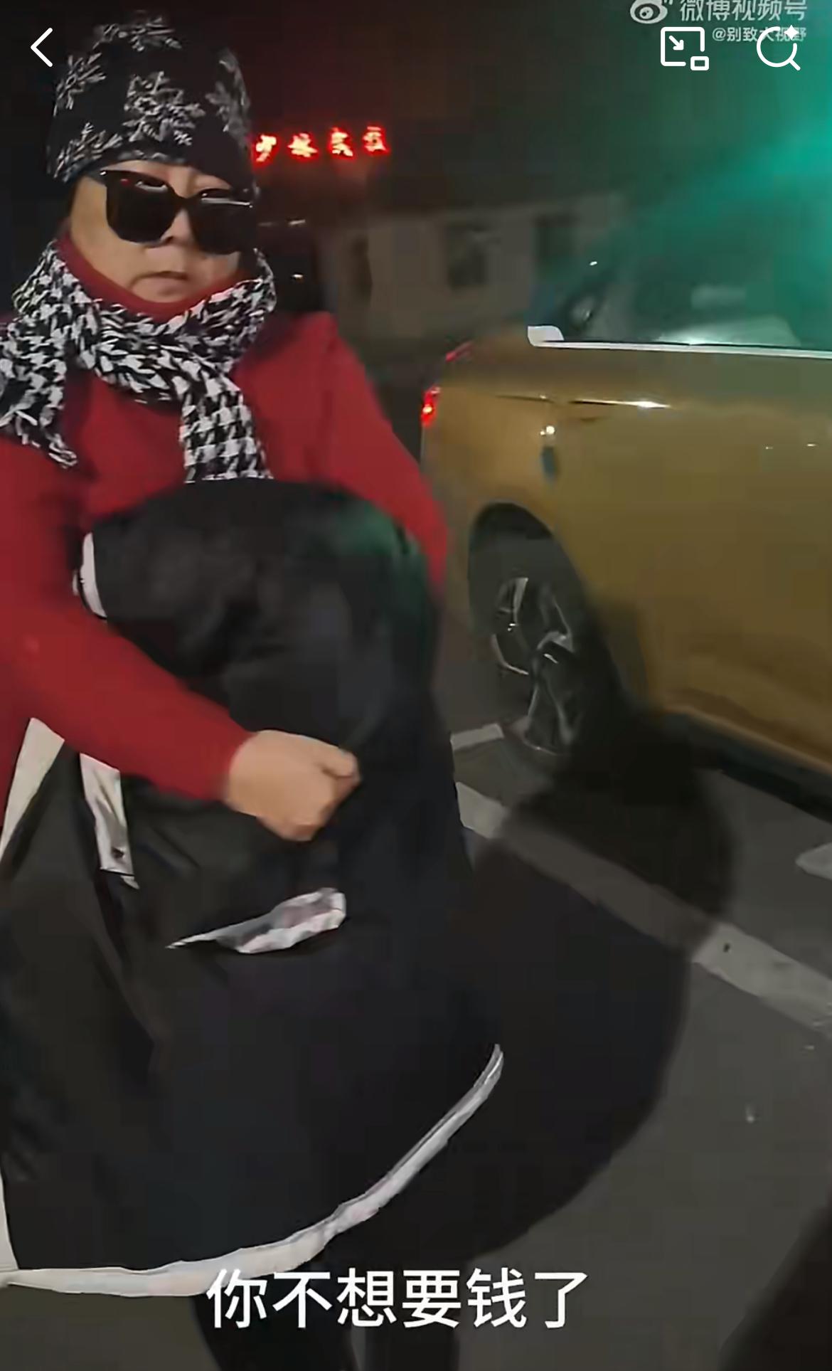 出租车司机遇上这样的装逼犯真的倒大霉，她叫梅小X，84块车费不付，车门都不愿伸手