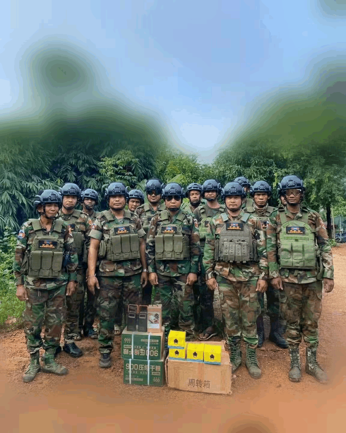 柬埔寨部队的压缩饼干竟然是拼夕夕同款！这群人收到了两箱压缩饼干之后，还特意与