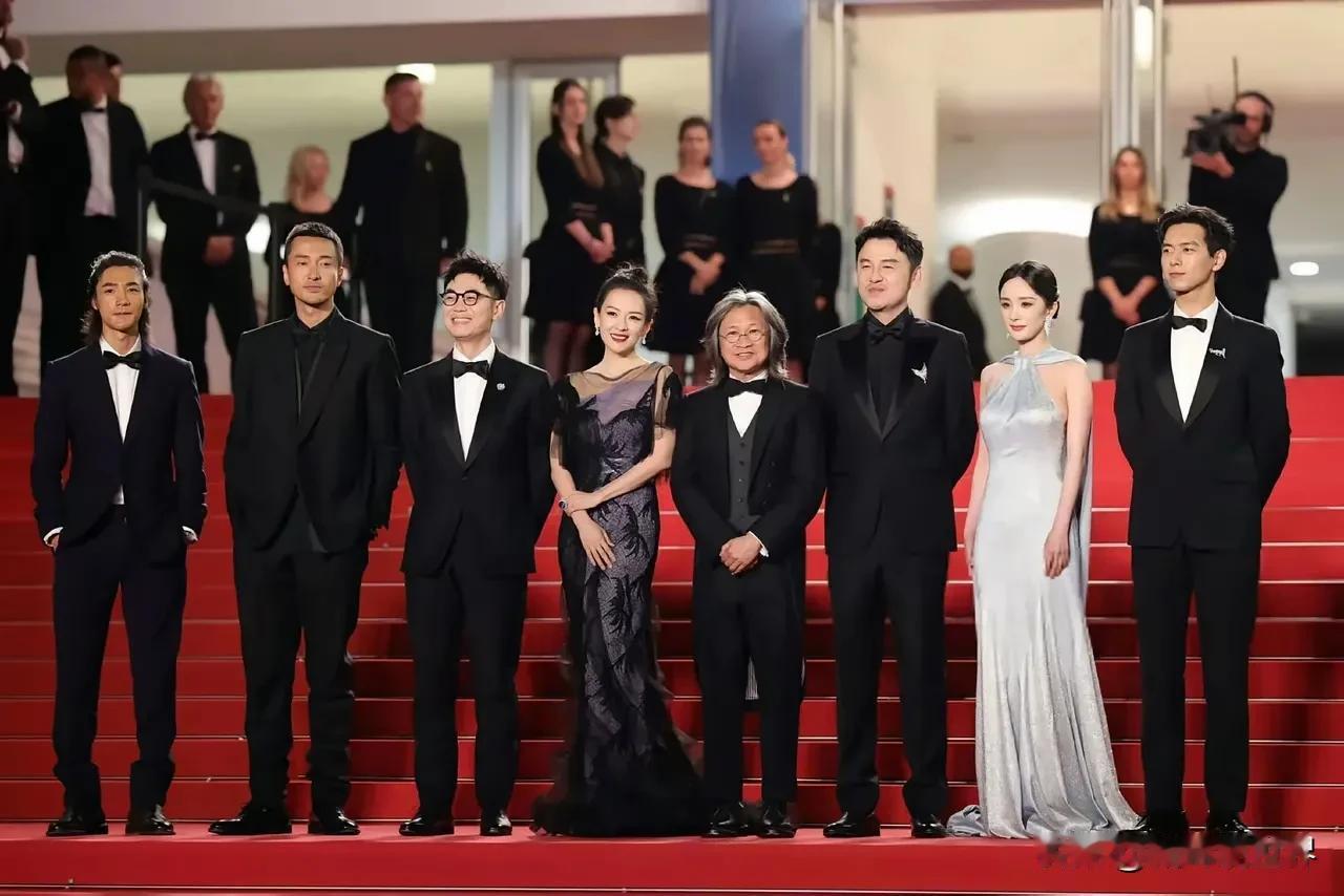 赵丽颖又神隐了！不走红毯、不拍合照、不团建、不聚餐！你看人家章子怡、杨幂，