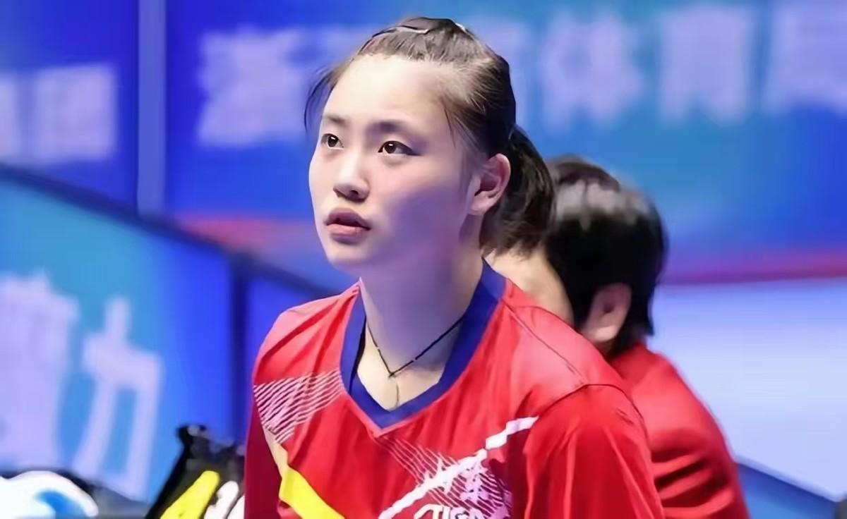 凌晨1点20分，王曼昱准备熬夜看一场比赛。不是她的比赛。是队里小妹妹徐奕，要