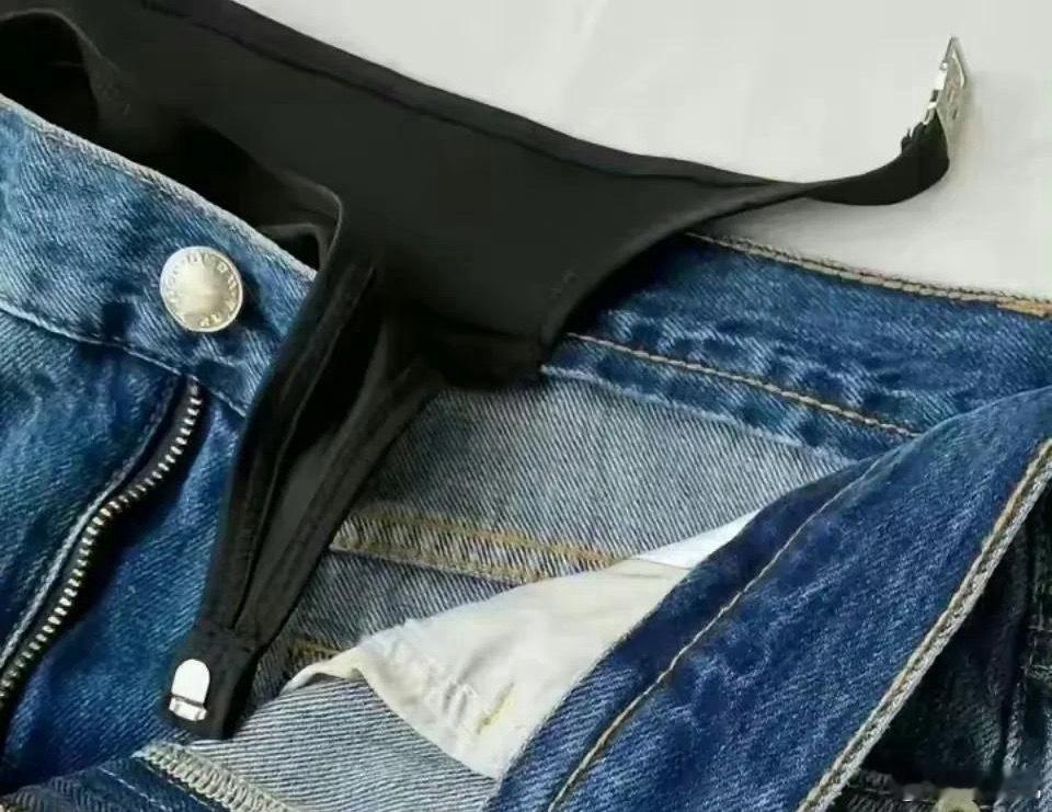 解惑了，原来这款裤子是假两件，黑色裤衩只是装饰