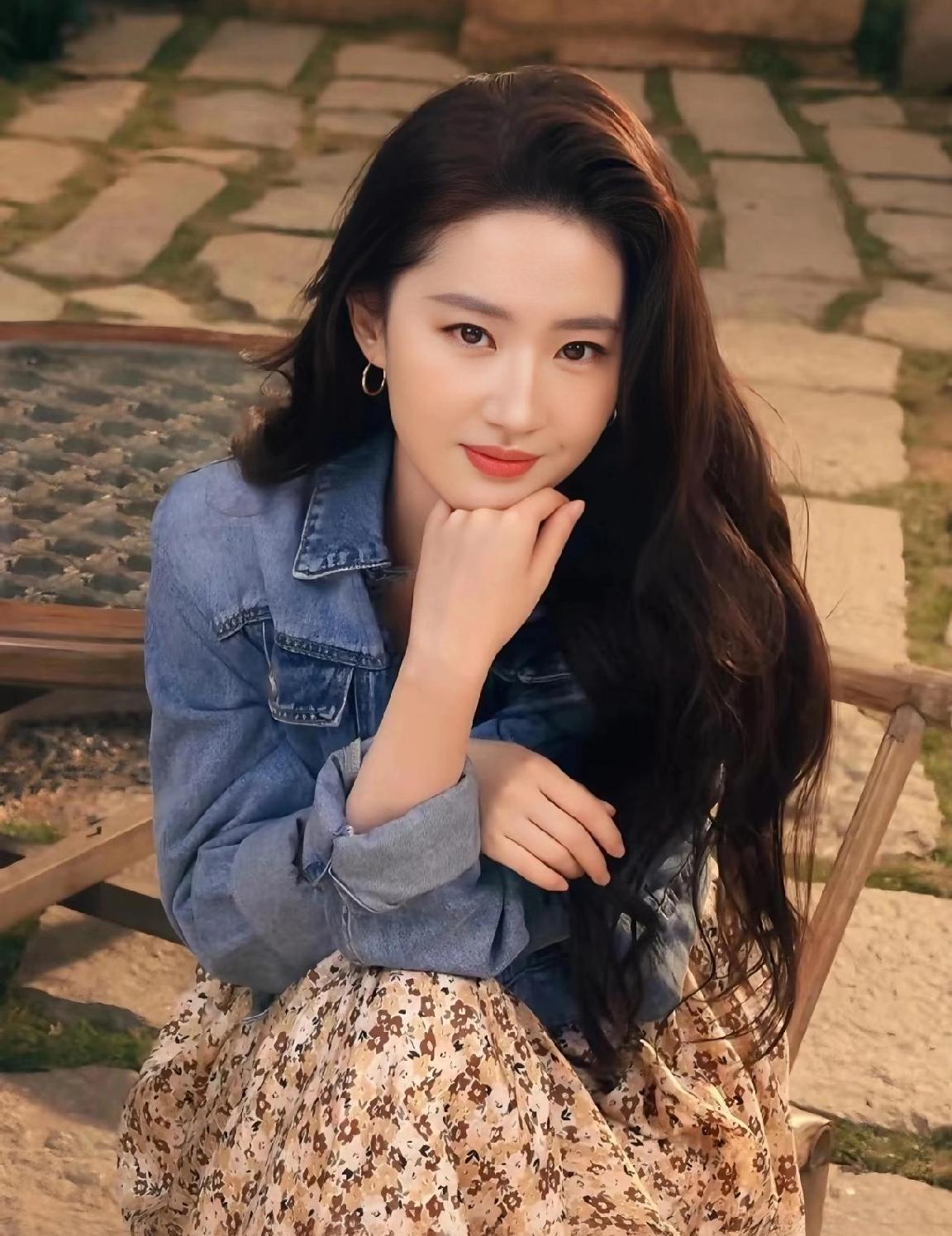 刘亦菲一转身，大理火了。没人想当社畜，但人人都想当许红豆。她住的院子，一夜爆