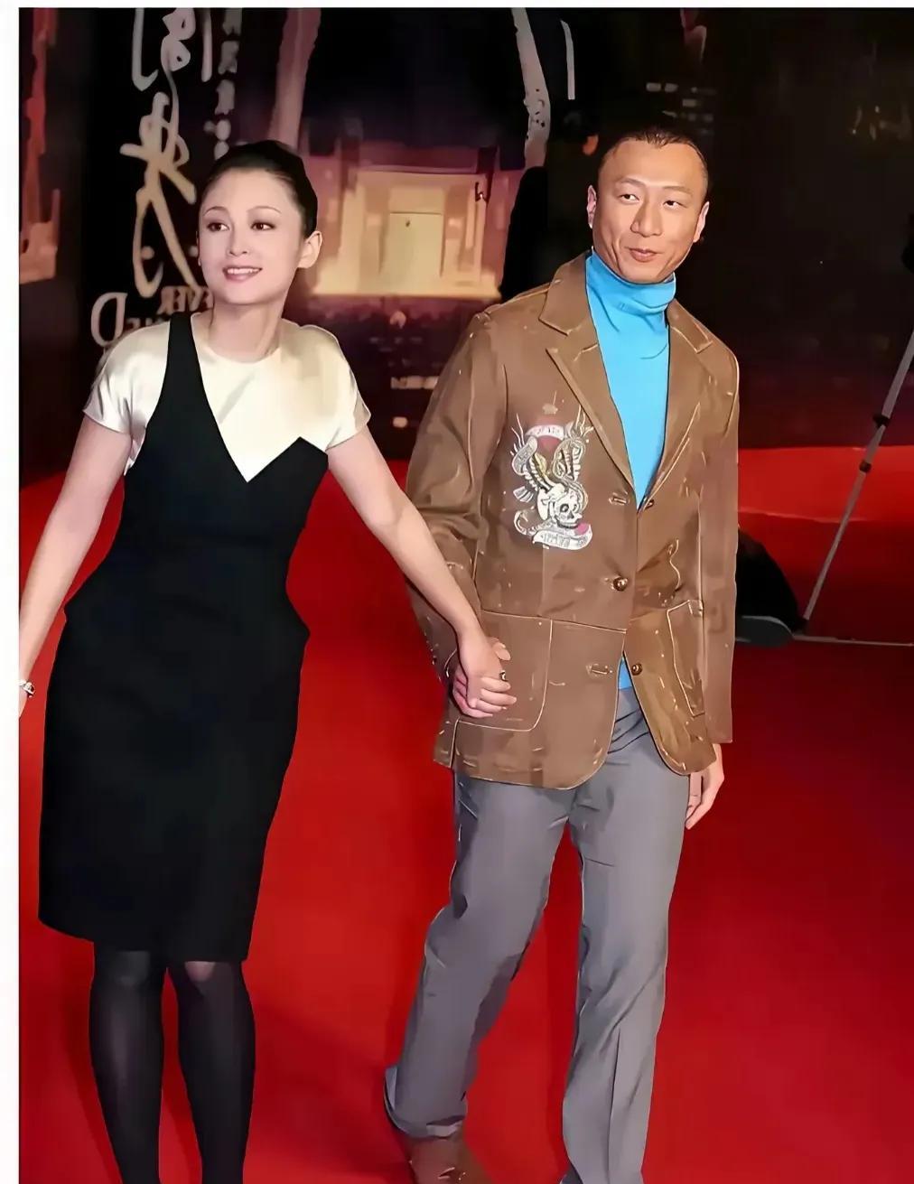 老照片分享陈红、孙红雷牵手走红毯，孙红雷土里吧唧，小眼咪咪，得意的不得