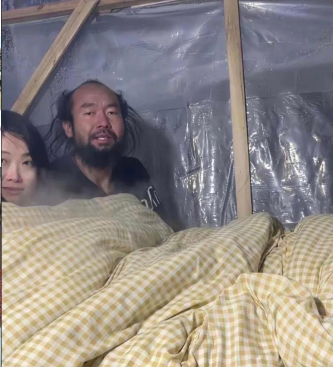 不怪大叔一脸幸福，换谁都一样。