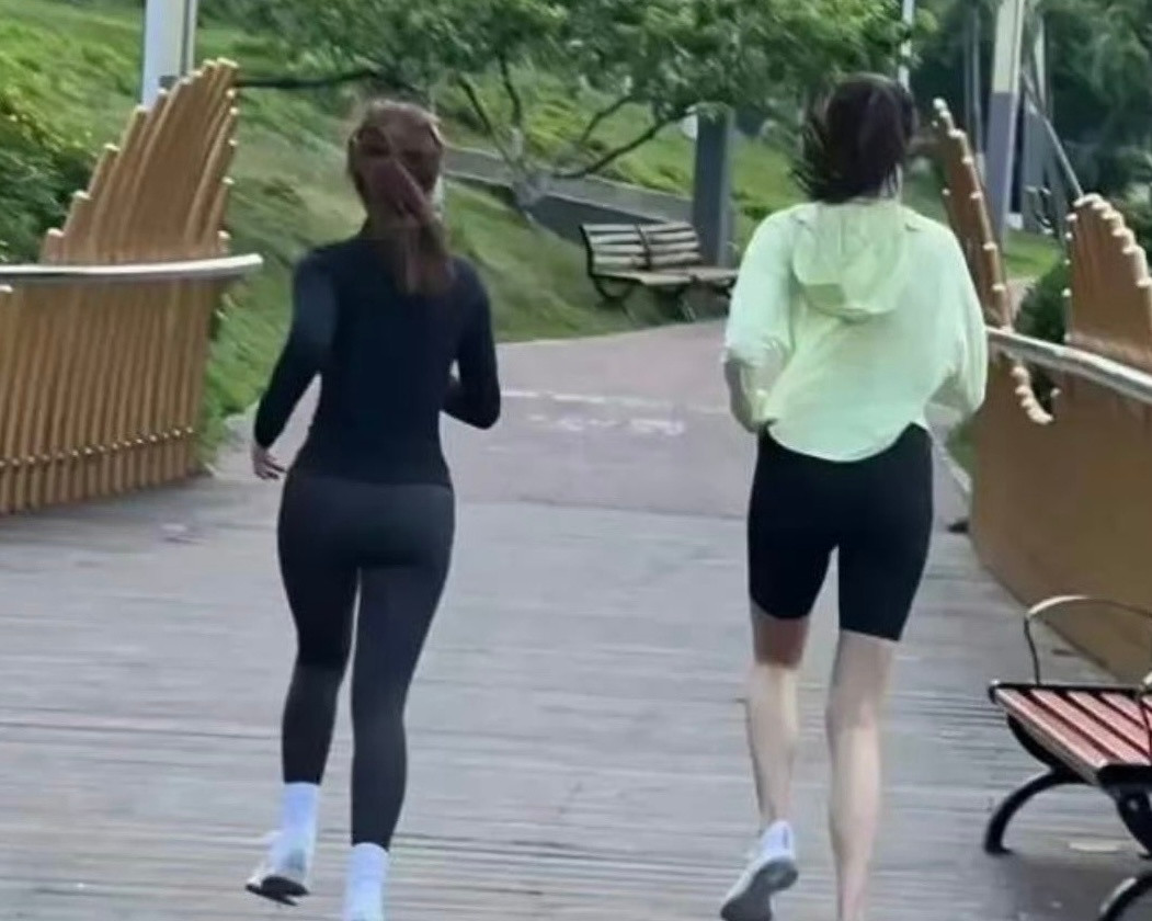 关晓彤穿短裤真的是另外一个人的灾难腿又长又直