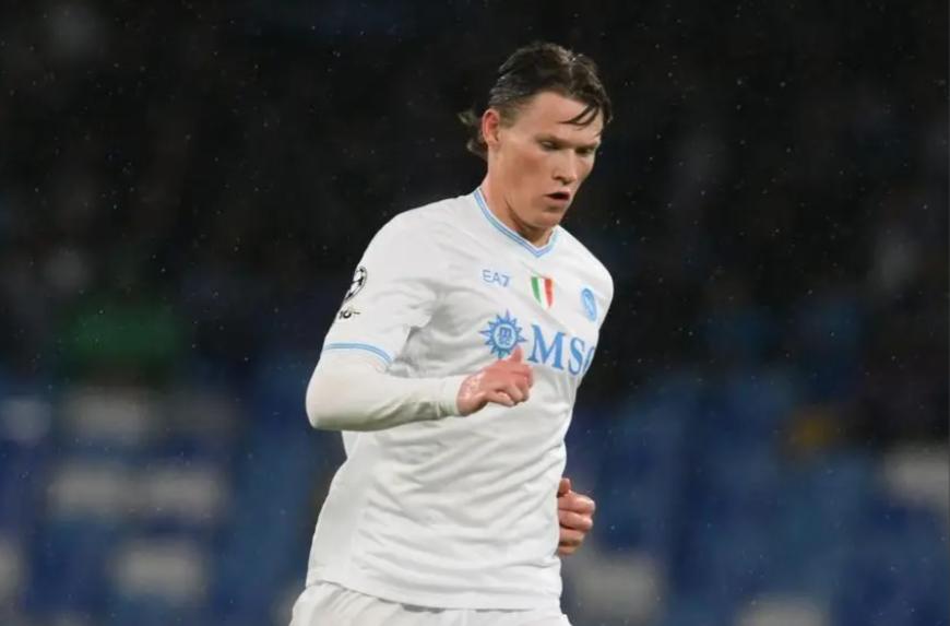 比赛结束，麦克托米奈无奈的看着老狐狸一样的恩师——穆里尼奥，最终化作了一脸苦笑。