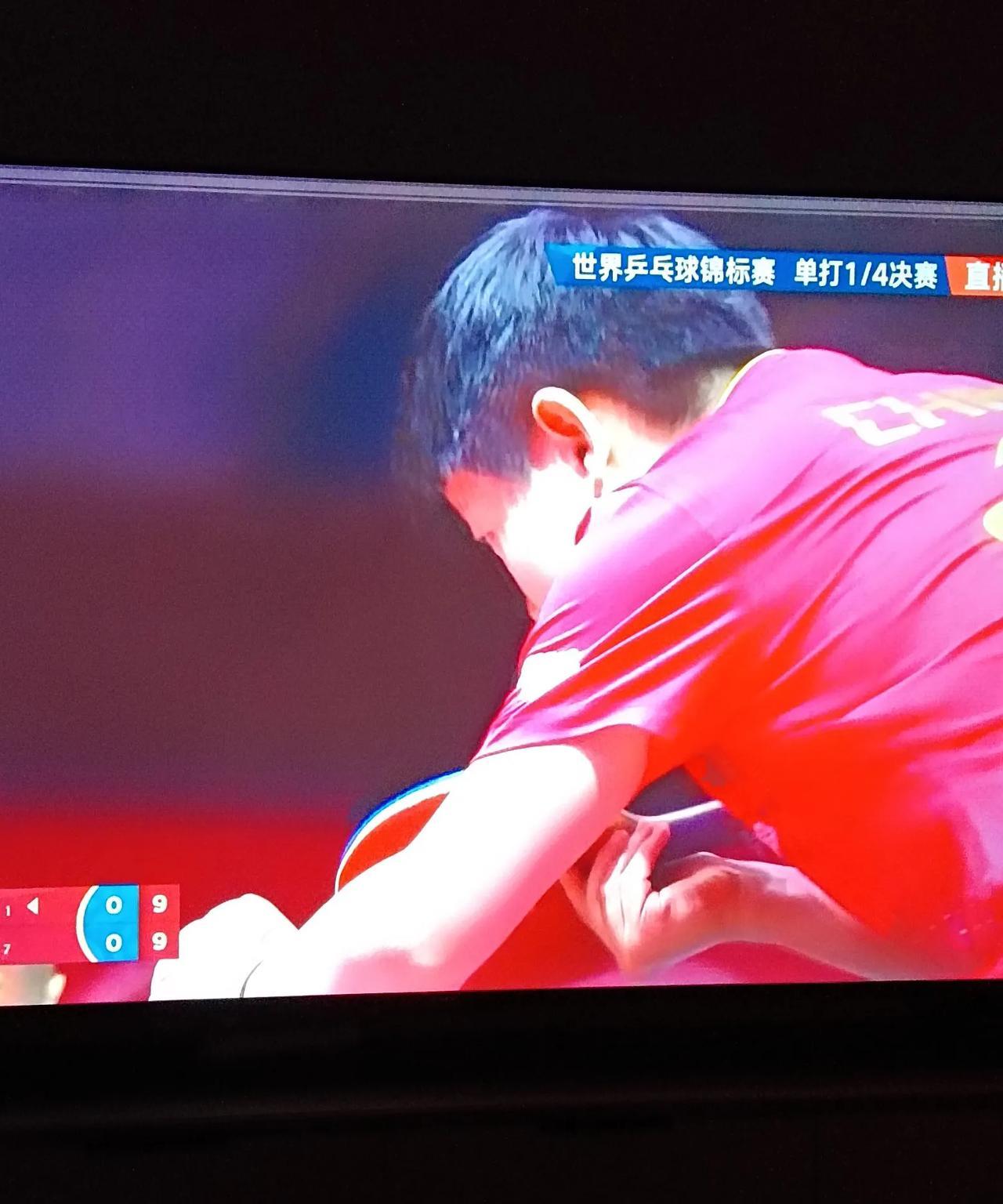 孙颖莎4:1逆转大藤沙月，挺进四强。第一局，孙颖莎应对不足，4:6落后。中局连
