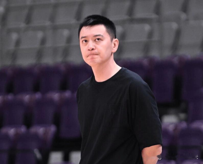 不得不服！杨鸣是真要稳坐钓鱼台啊，赵继伟虽然体测通过，打青岛还要继续轮休，俱乐部