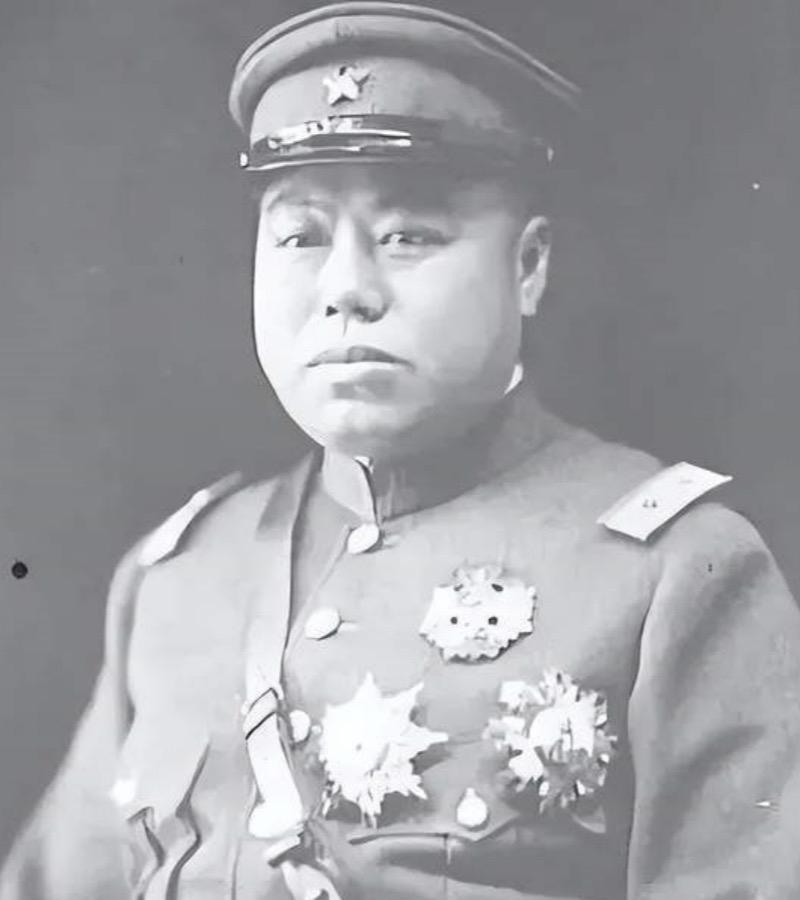 1918年，张作霖让韩麟春拿着50万大洋去上海买军火，他却全输掉了，张作霖大怒：