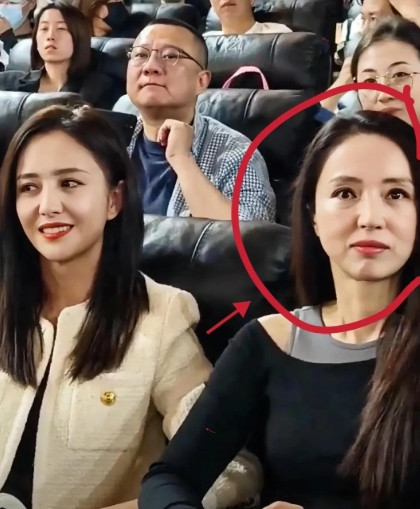 “脸不会骗人一张像30，一张像50，孩子还在场！”上周刷到佟丽娅带儿子逛超市的