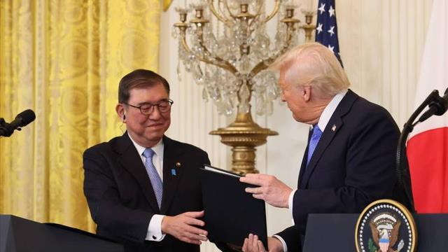 中国不跪!站队中国的国家已出现,美财长下令:对华谈判暂时搁置