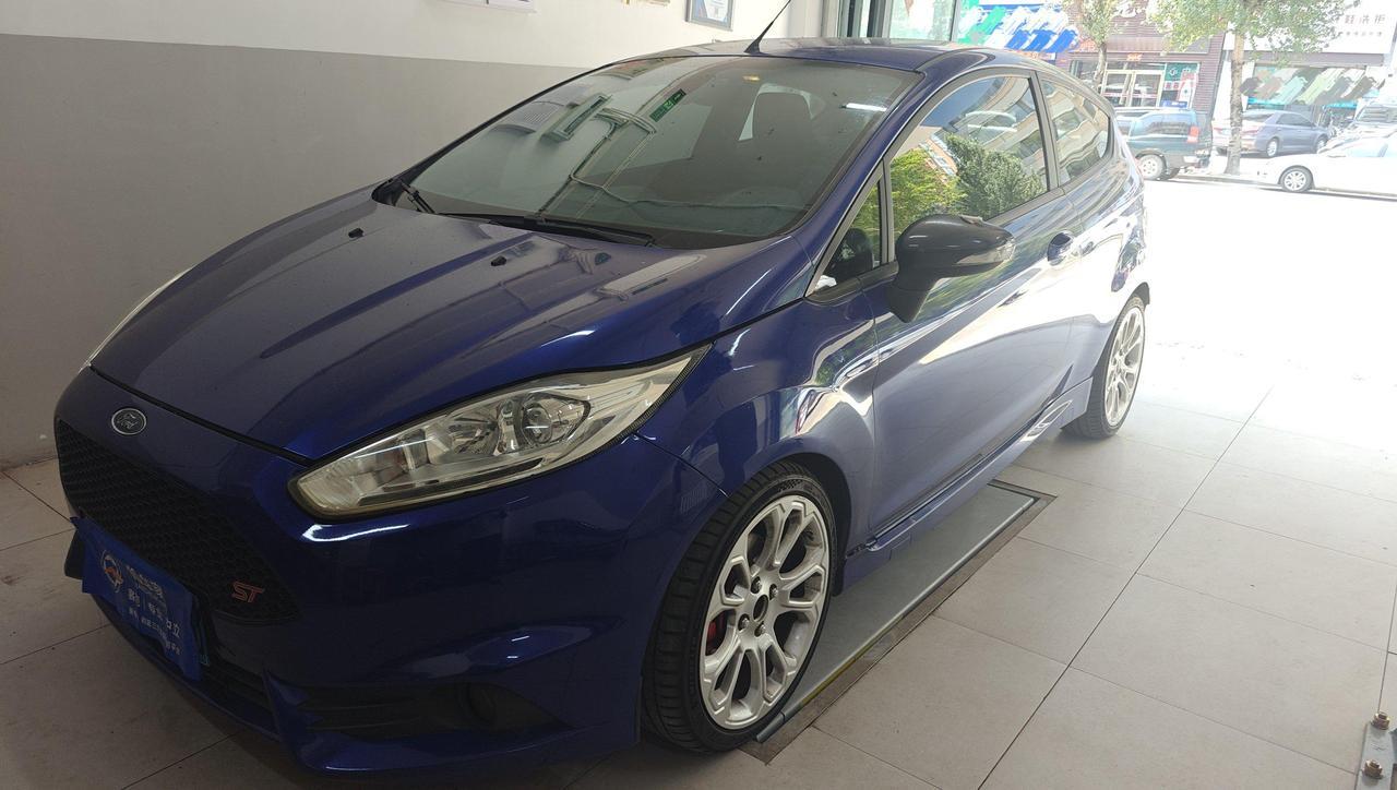 十一年前的两厢小车，竟然卖6万块！买主还特别喜欢！看到机舱和车尾的字母“ST”