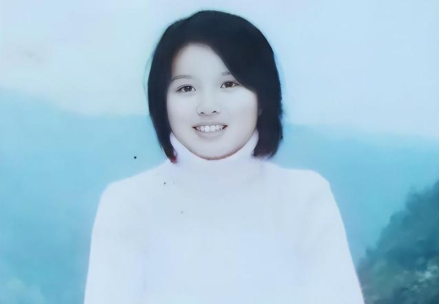 2004年11月16日，江西井冈山学院的校园里，20岁的福建姑娘蔡伟娟，在图书馆