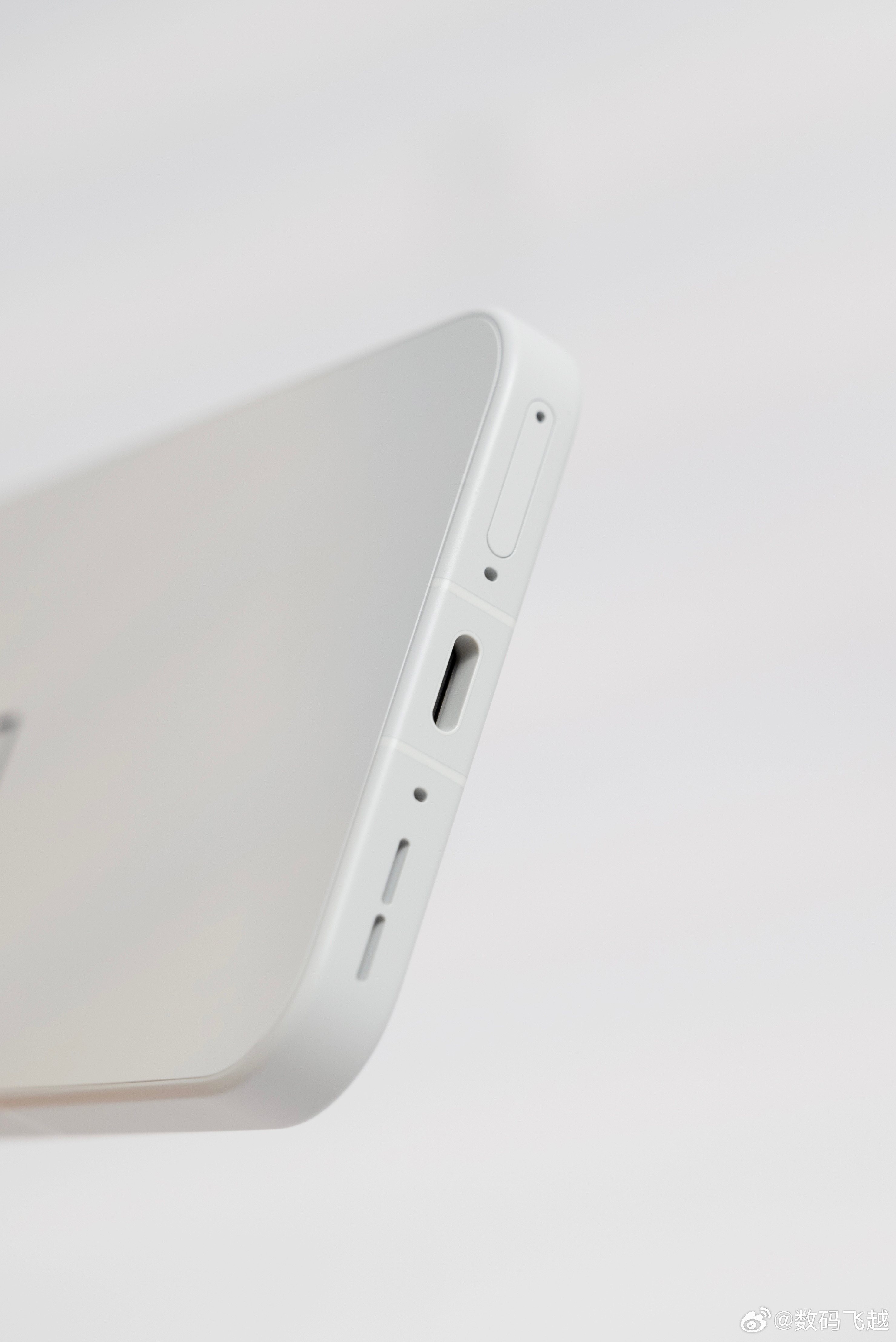 一加15T这个白色还是太权威了，小而强！