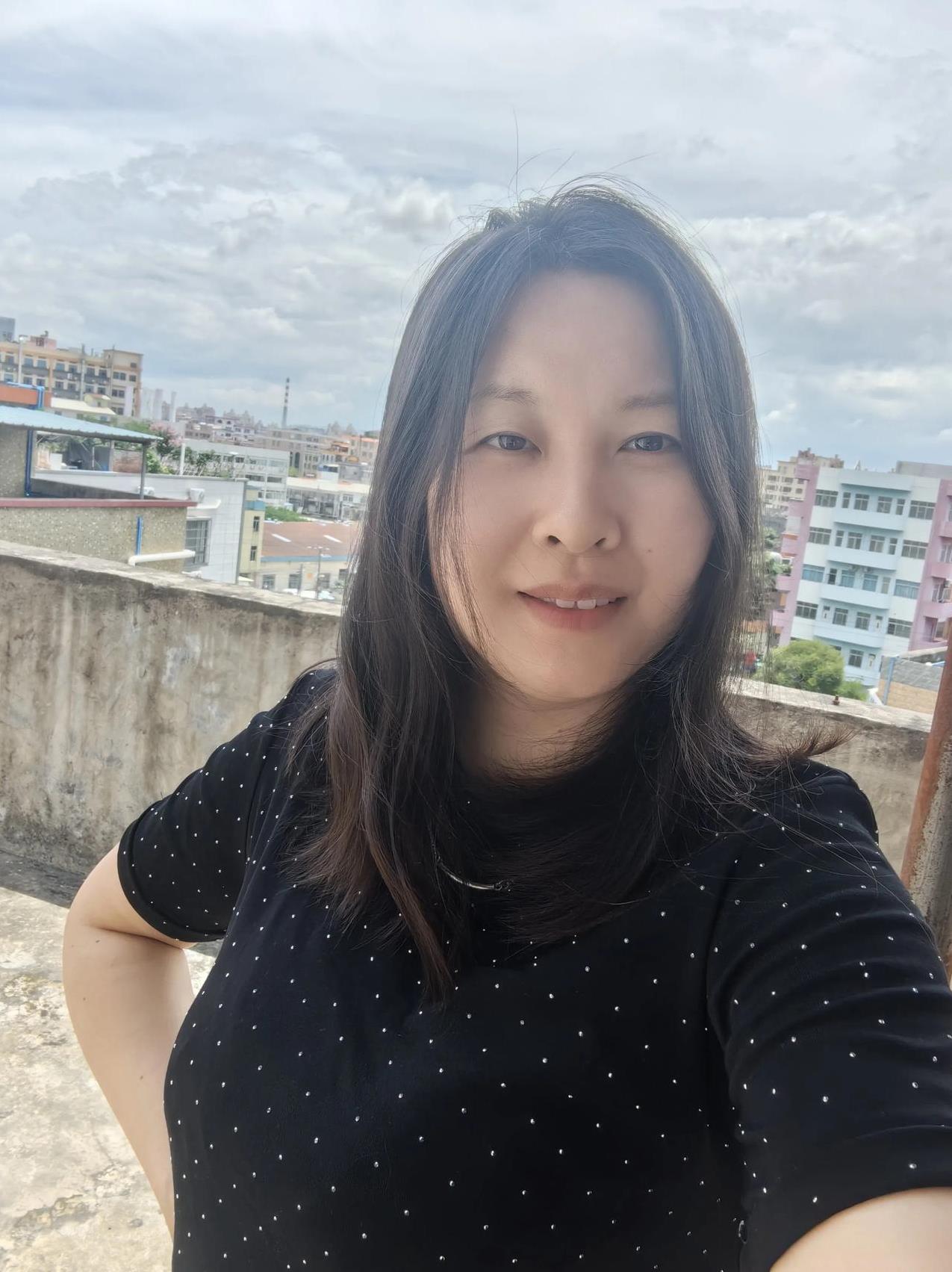 其实我一直在想一个问题，就是过年了，我在哪里过年，我住哪里，离婚了不可能住婆家，