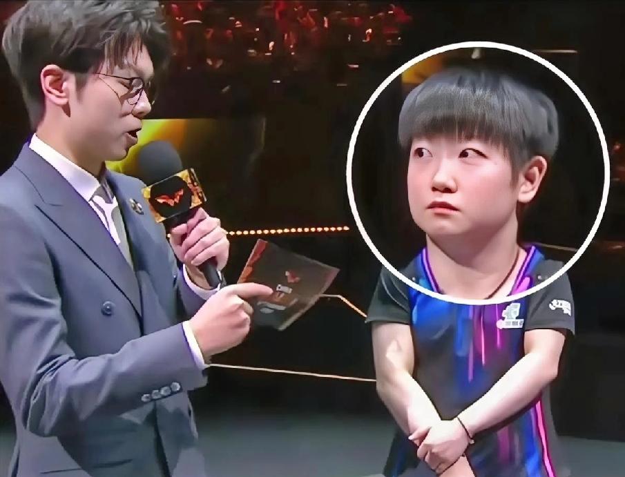 原来北京大满贯这个主持人这么帅，怪不得莎莎总是不经意地“偷瞄”。北京大满贯