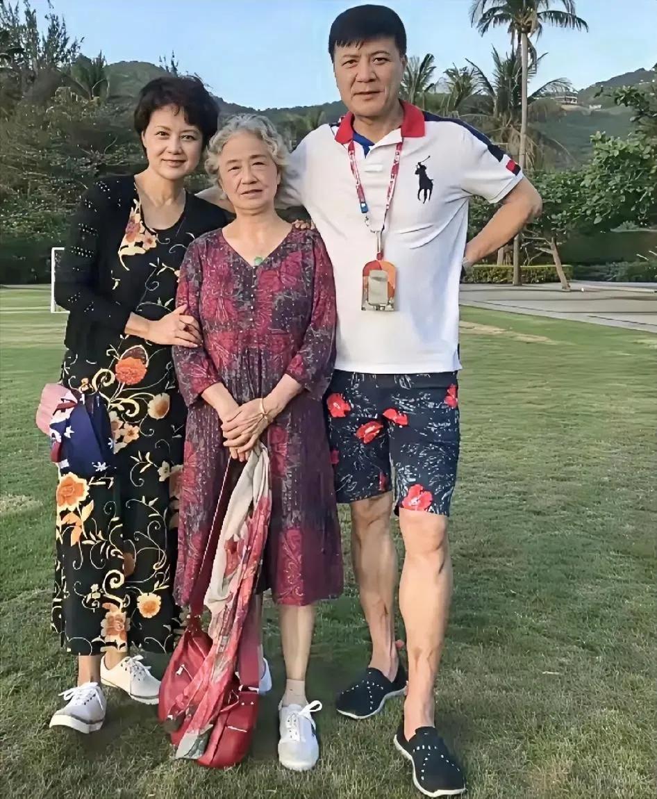 听多了轰轰烈烈的爱情，但我还是喜欢茹萍和刘之冰这样的白头到老。人都说：“宁为三