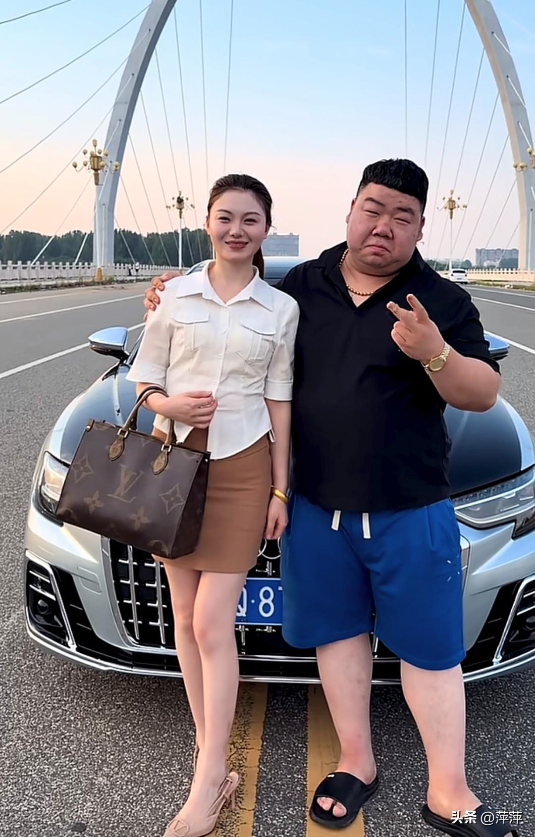 大哥也可以算是成功人士了。
