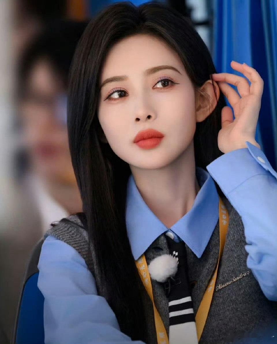 孟子义万千综艺归来仍是新人憨憨笑到打鸣！孟子义在《奔跑吧》又贡献名场面：展示道