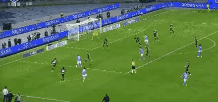 那不勒斯vsAC米兰AC米兰在比赛中以0：1的比分负于那不勒斯，目睹对手借此机会