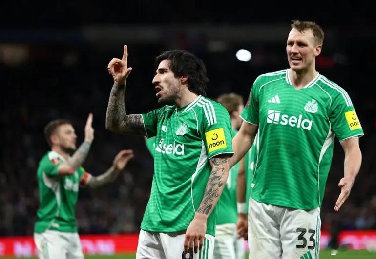 纽卡斯尔纽卡斯尔上一次赢得足总杯冠军，是在1955年。那一年的决赛，纽卡斯尔在