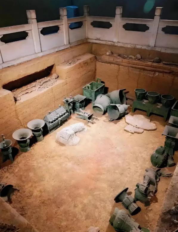 1976年她的墓葬出土，终于证明不是神话人物，而是真实存在的。1976年春天