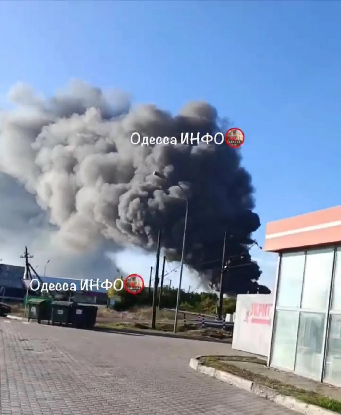 俄罗斯国防部通报，当地时间9月22日凌晨，俄军使用高精度武器和攻击型无人机对乌克