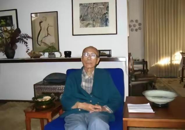 1940年，华罗庚在西南联大讲课，台下23岁的钟开莱皱起了眉。第二天，他把10页