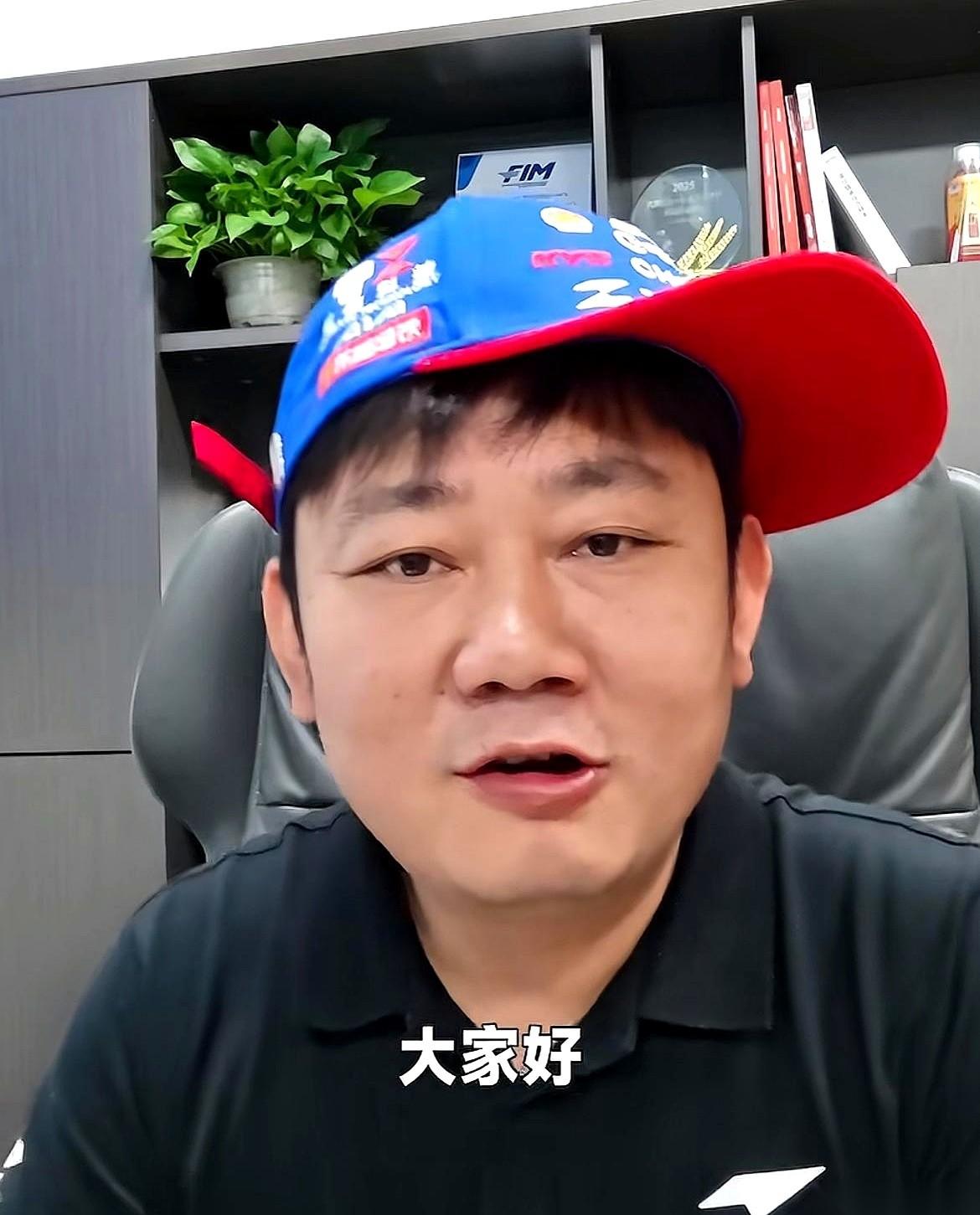 机车手张雪答应带患癌粉丝去看英国比赛这事儿，结局让人胸口一堵。一切都准备好了，