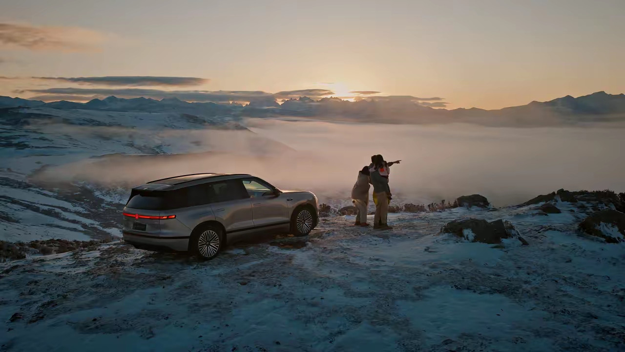 国内新能源汽车近来在“9”系市场形成了三种明晰的梯队:1.在40+万级别，问