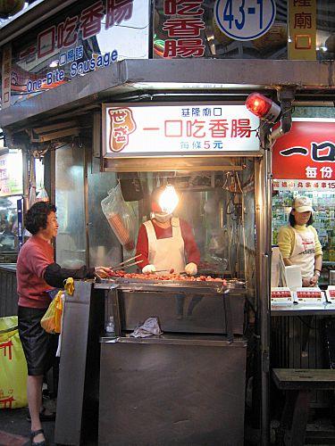 夜市不能吃的5种小吃第1名，生腌海鲜，油和醋根本杀死不了细菌和寄生虫，淡水生