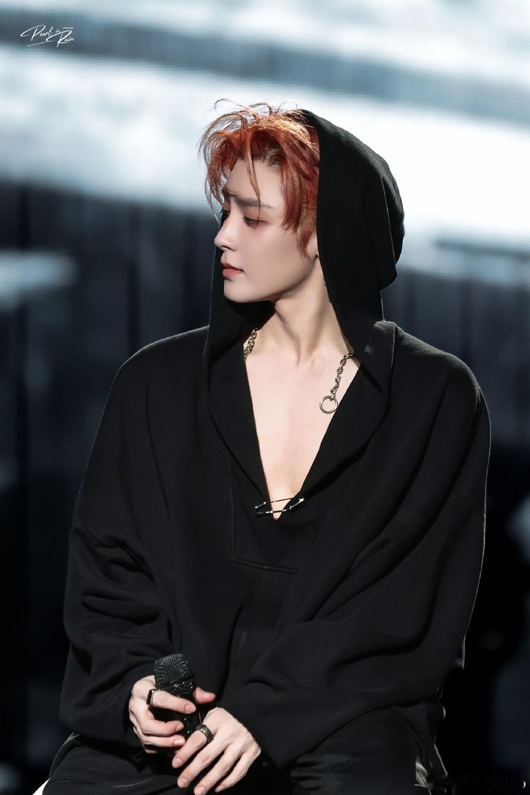 #侯明昊##侯明昊唱了爱我还是他##侯明昊泰嗨巅峰音乐节#大v领​