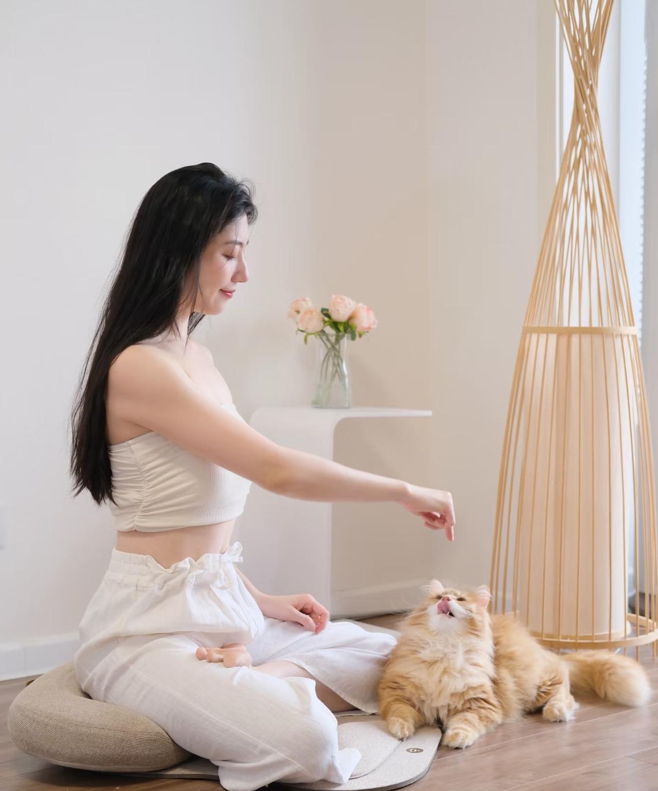 我是一个人生活，离异多年，没有孩子，呆在家，守着空屋，或许是孤独寂寞，抑郁了…