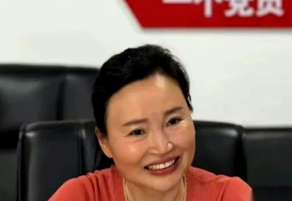 “帅小妹”。在这张通报名单上看到这个名字，我还以为是哪个网红翻了车。定睛一看