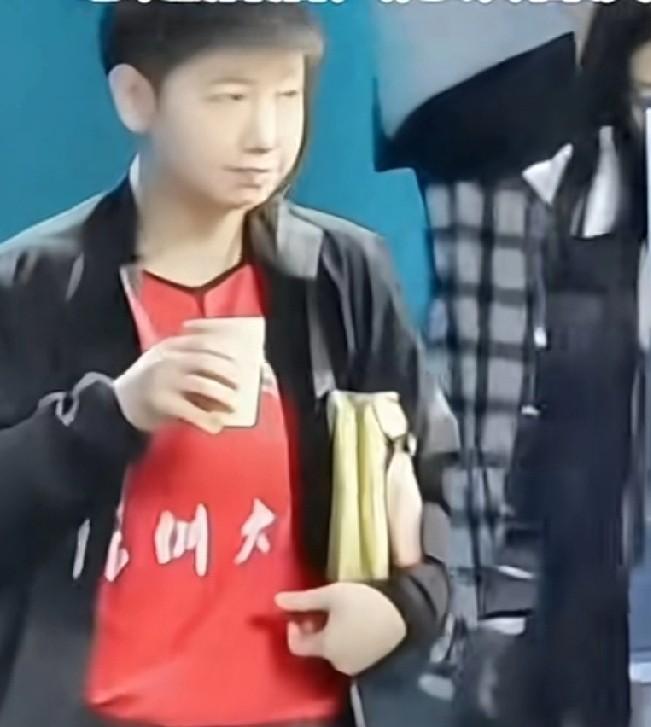 不得不说，第一个叫莎莎“莎局”的太有才了！必须给你点个大赞，这词用到莎莎身上那