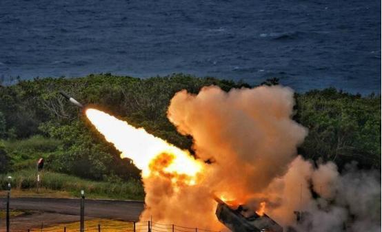 新加坡联合早报1月29日写道：“台湾亲绿媒体引述军政人士称，台湾军方规划将海马斯