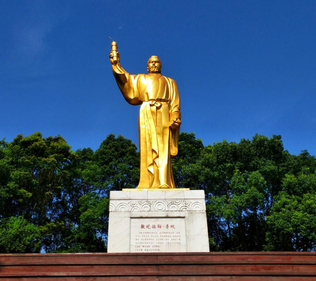 唐朝贞观年间，宫里出了一桩邪事。烛火莫名其妙摇晃，影子恍如活物乱动，太宗李世民更